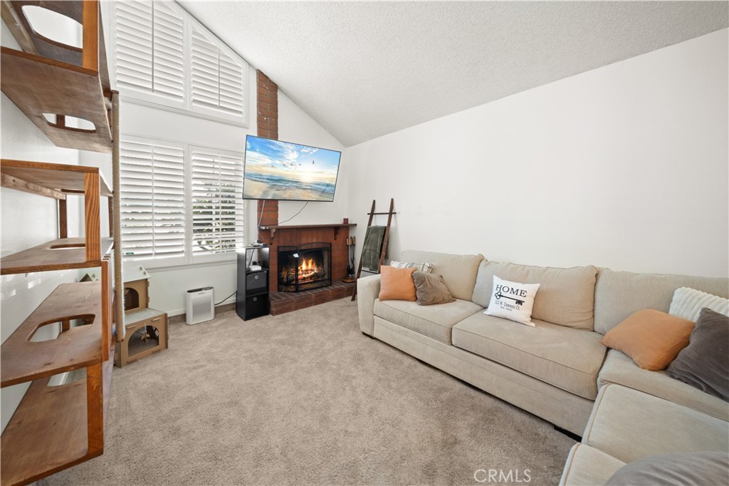 323 W Dawson Court