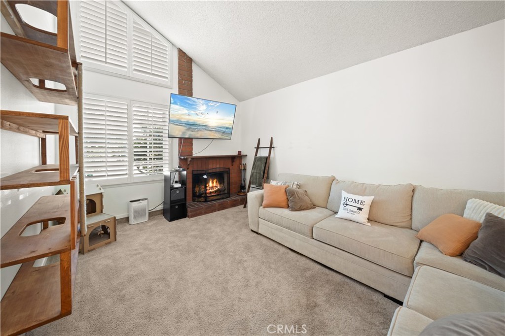 323 W Dawson Court