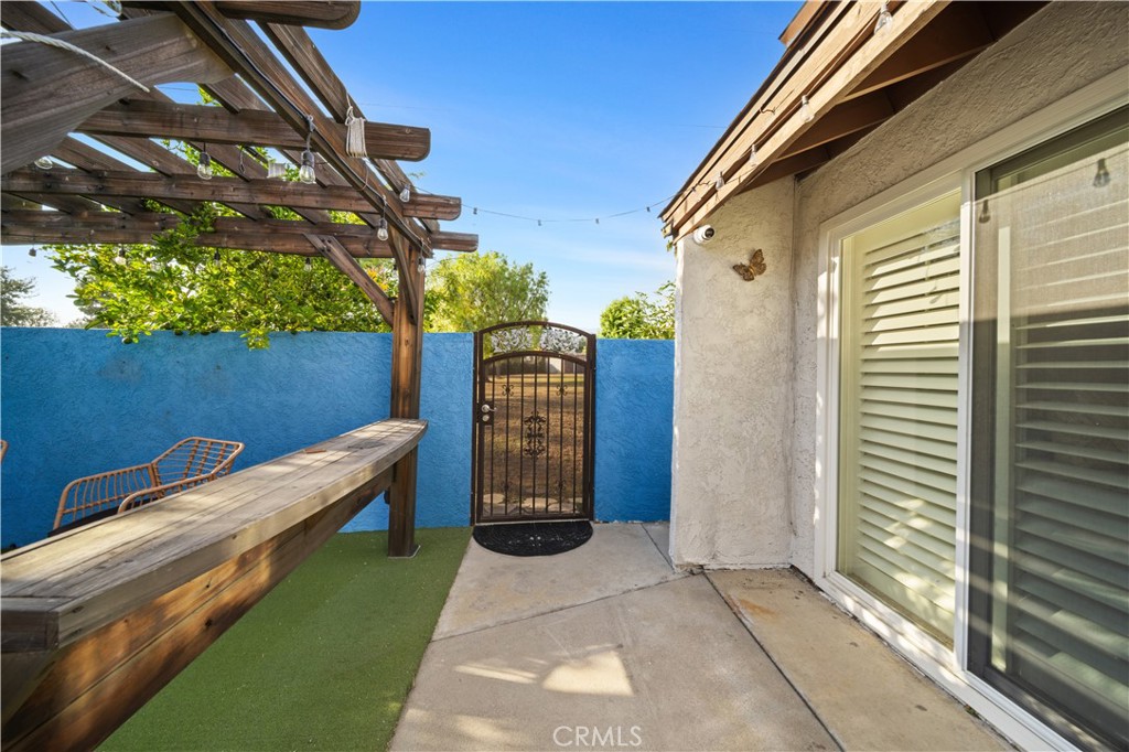 323 W Dawson Court