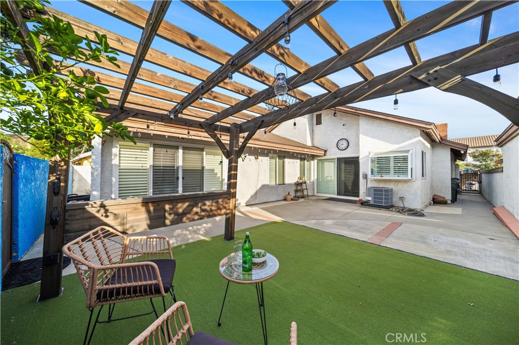 323 W Dawson Court