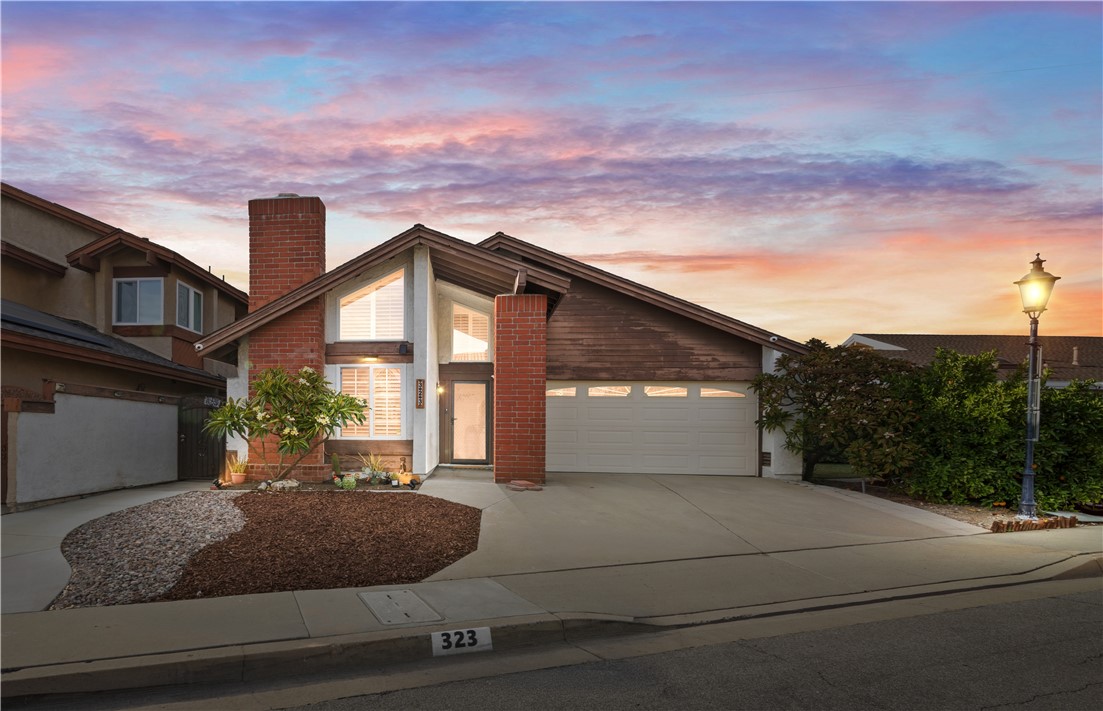 323 W Dawson Court