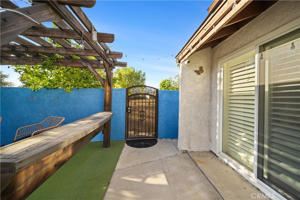323 W Dawson Court