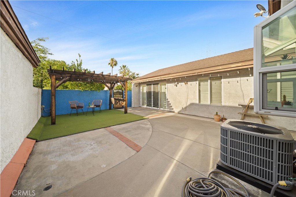 323 W Dawson Court