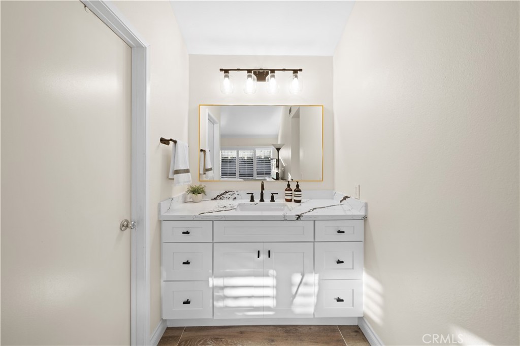 323 W Dawson Court