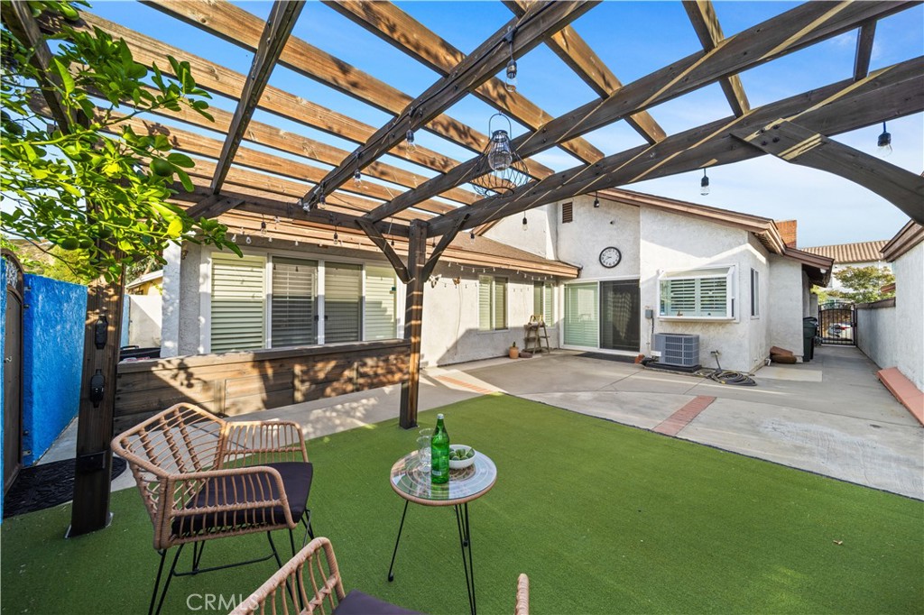 323 W Dawson Court