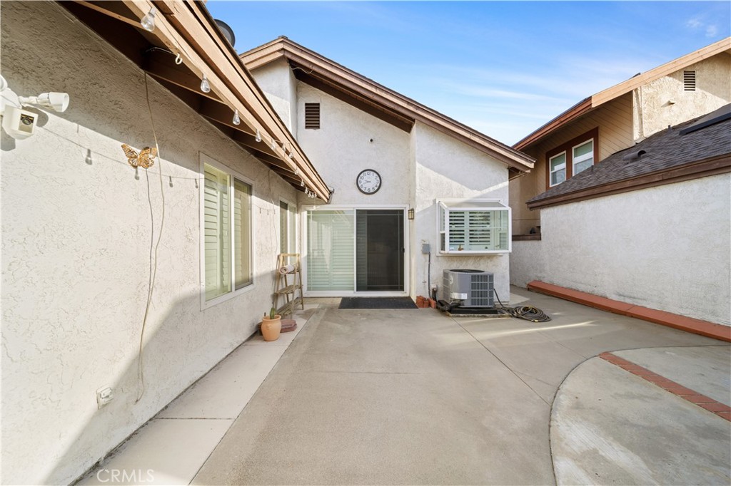 323 W Dawson Court