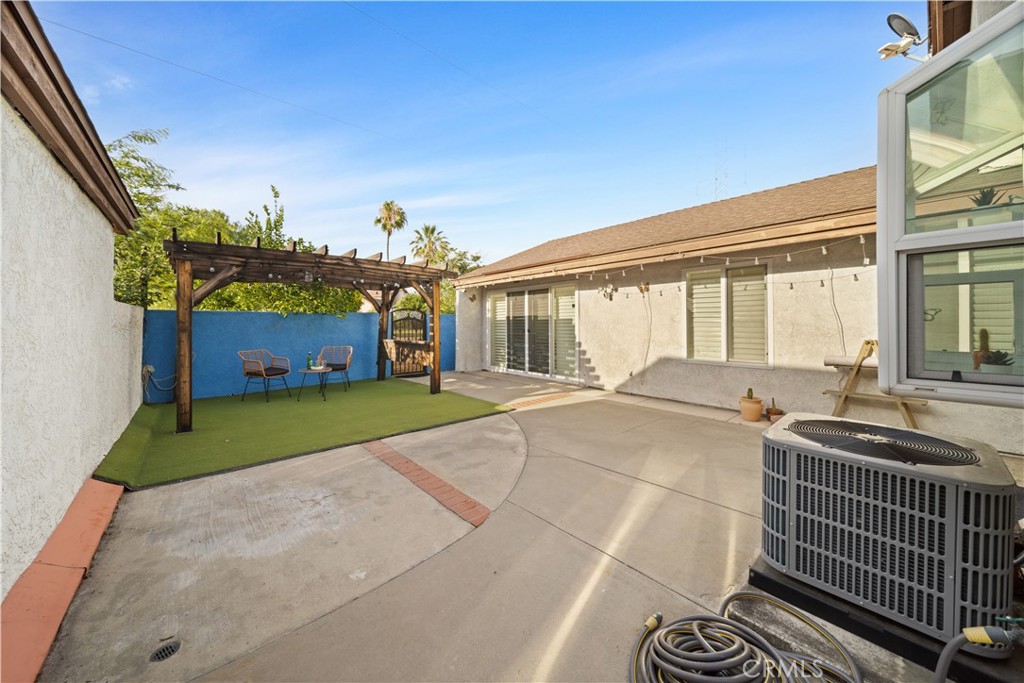 323 W Dawson Court