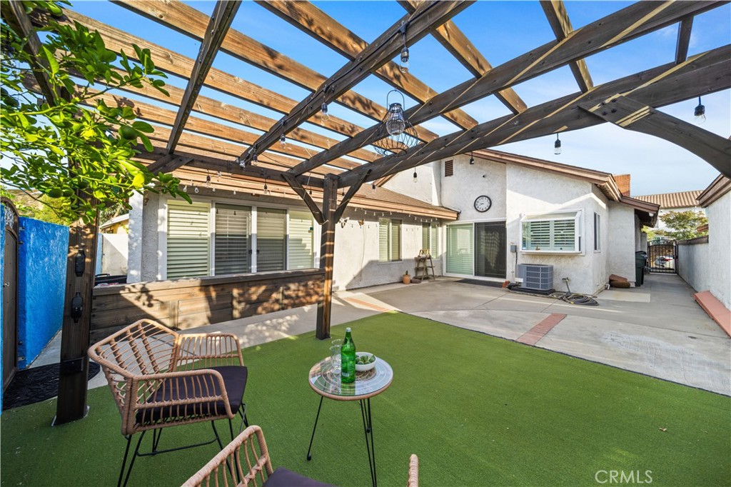 323 W Dawson Court