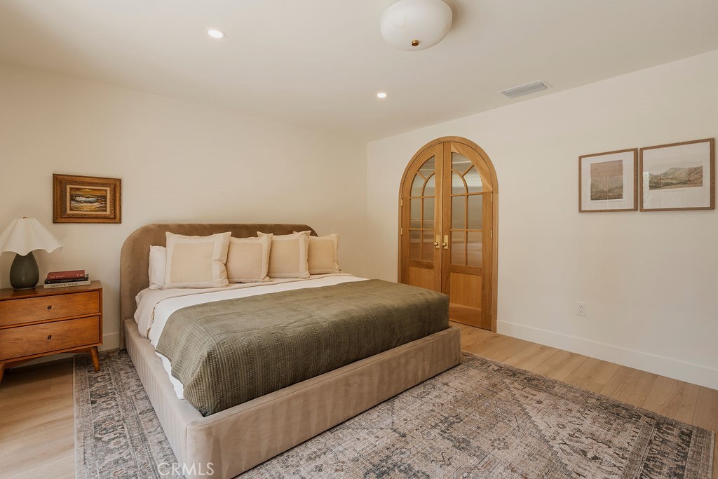 1081 Tulare