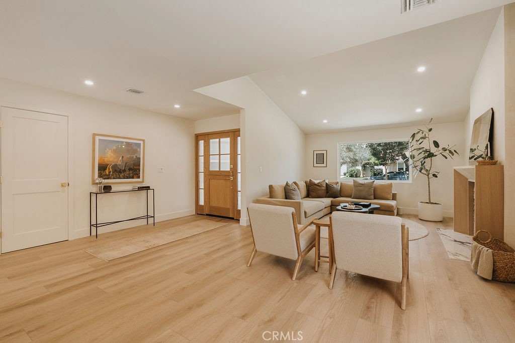 1081 Tulare