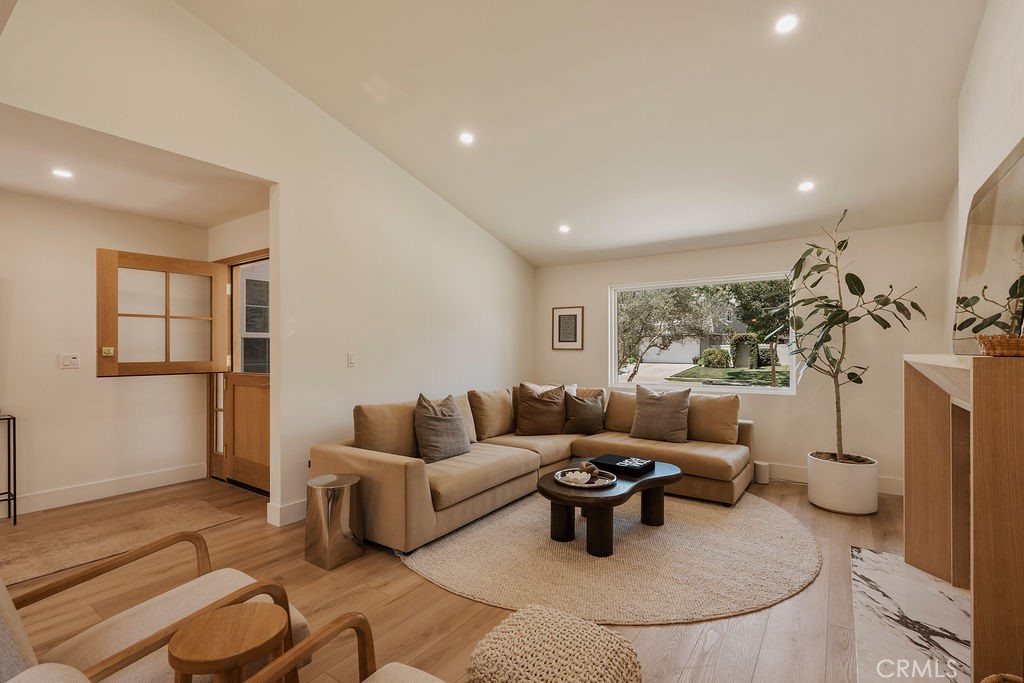1081 Tulare
