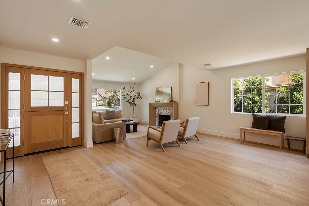 1081 Tulare