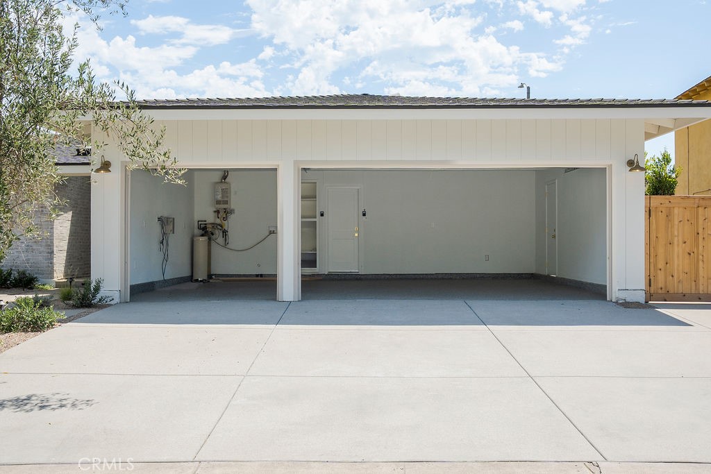 1081 Tulare
