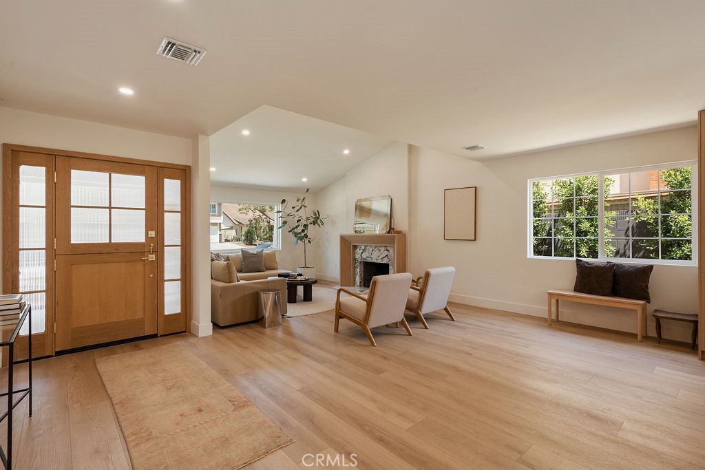 1081 Tulare