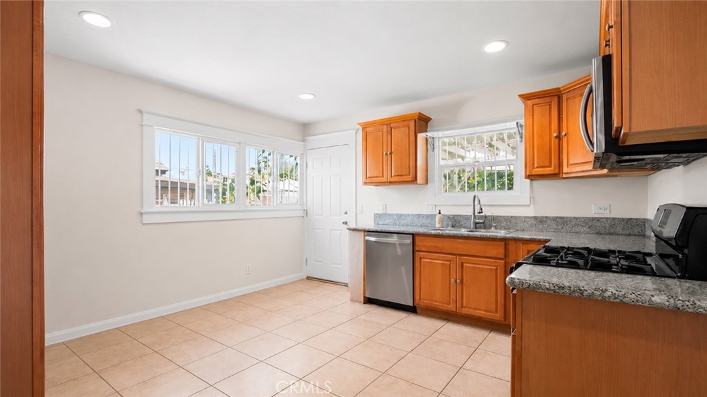 1849 W 38th Street