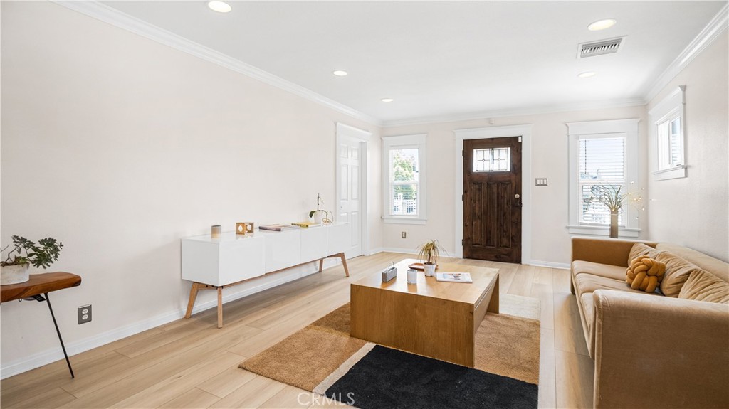 1849 W 38th Street