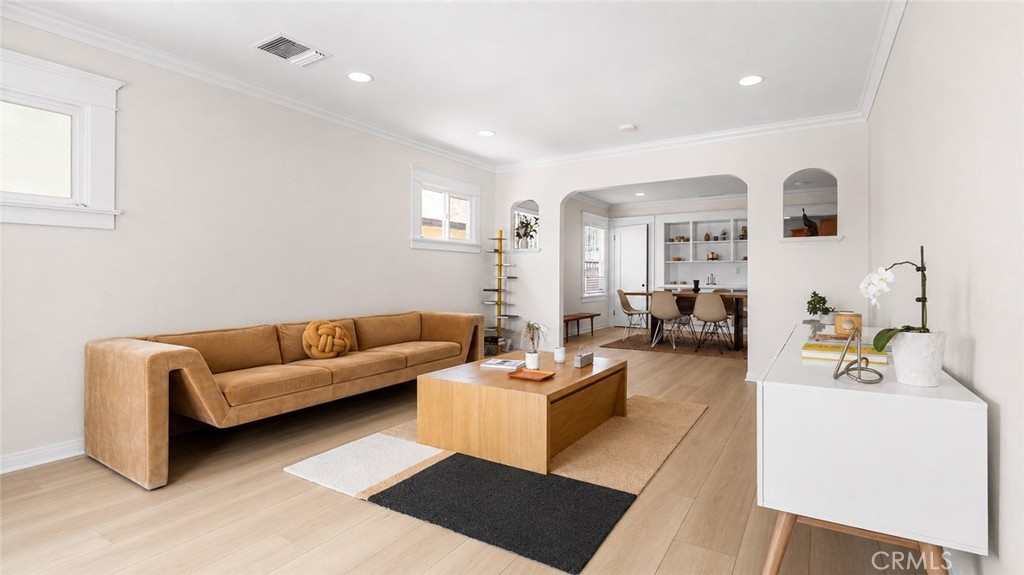 1849 W 38th Street