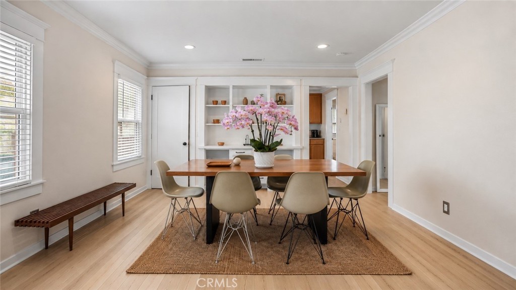 1849 W 38th Street