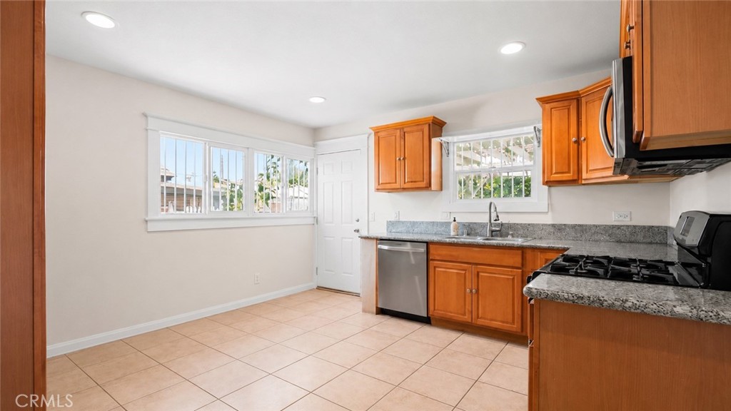 1849 W 38th Street