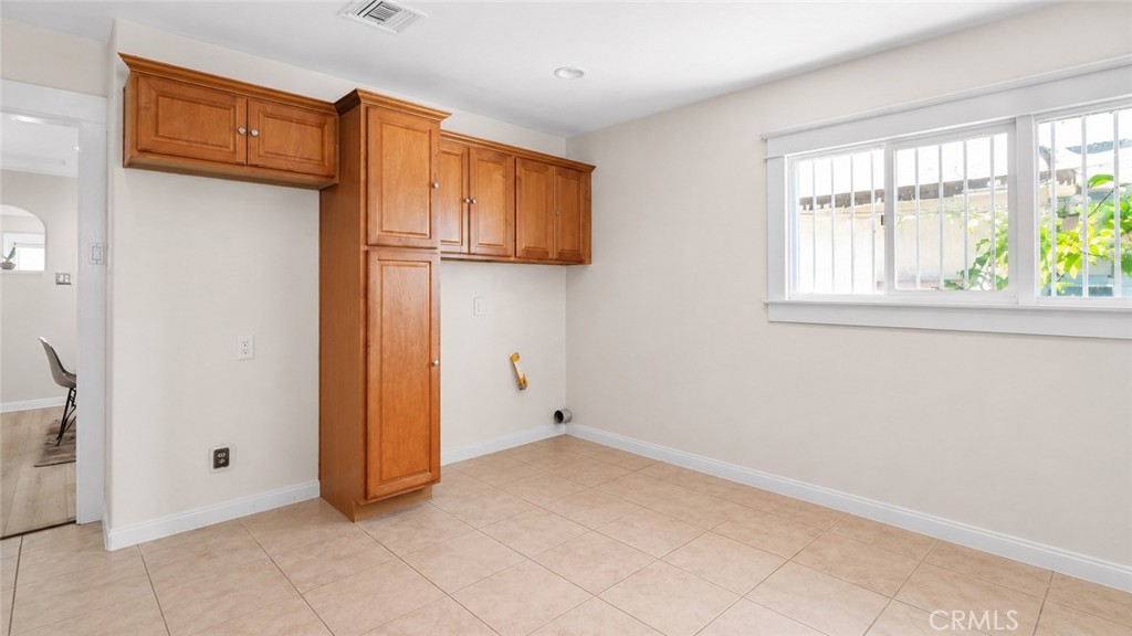 1849 W 38th Street