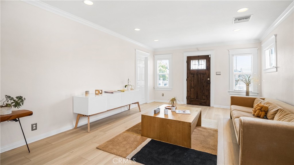 1849 W 38th Street