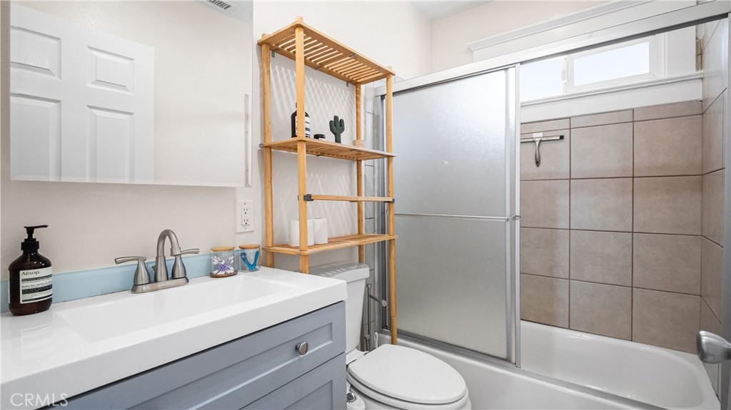 1849 W 38th Street