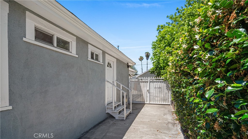 1849 W 38th Street
