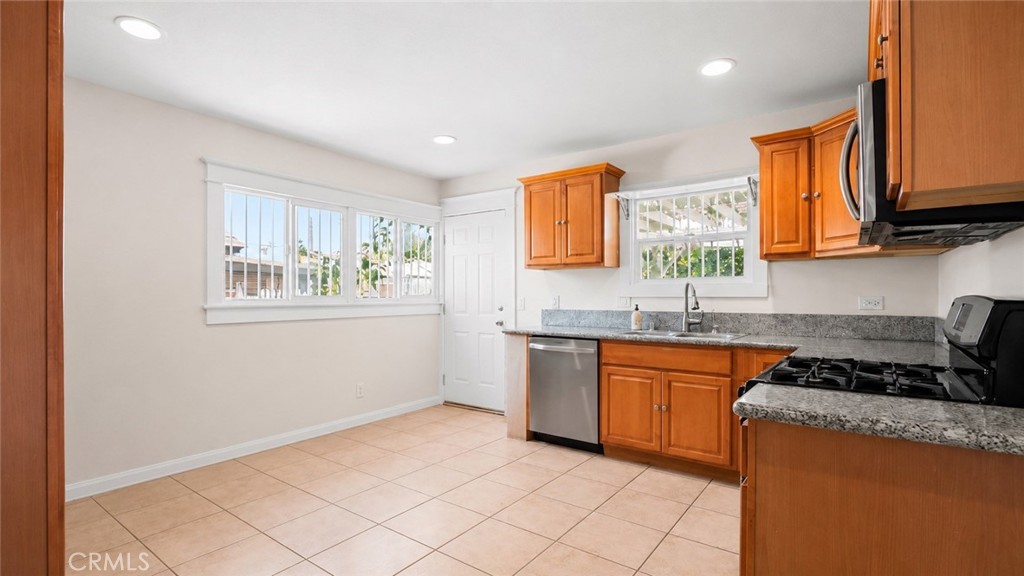 1849 W 38th Street