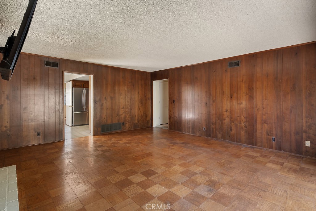 3141 E Palmyra Avenue