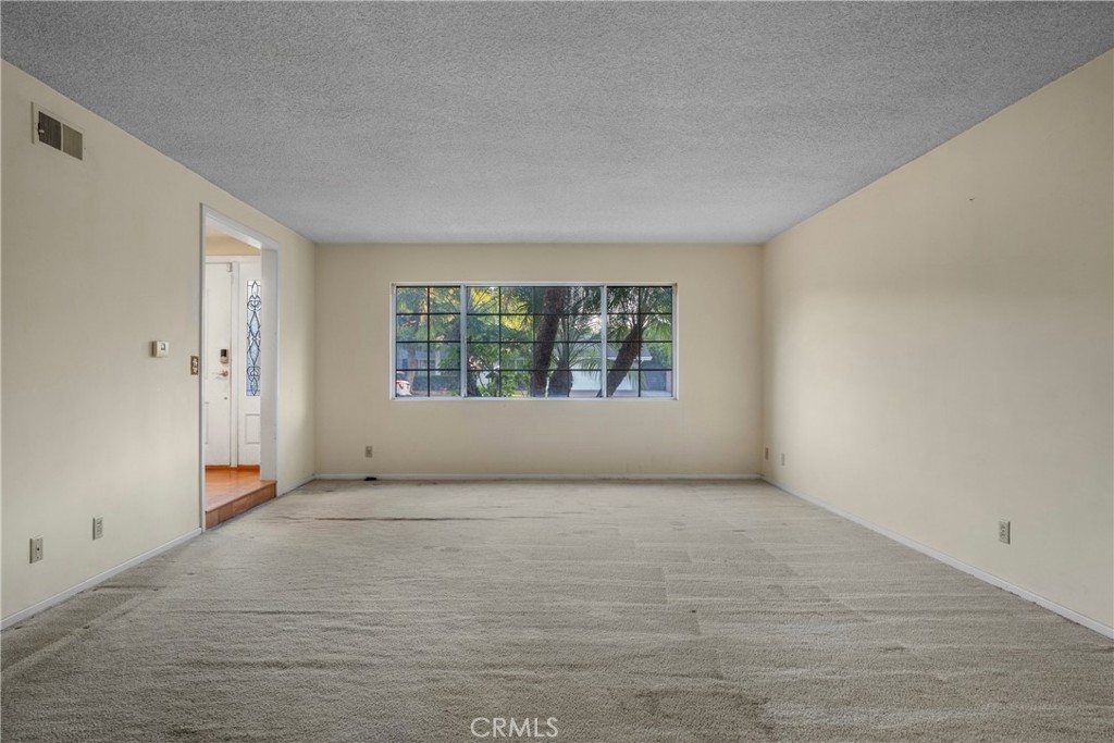 3141 E Palmyra Avenue