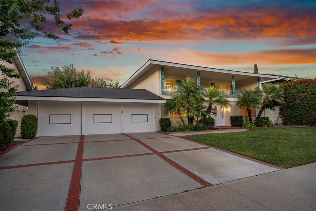 3141 E Palmyra Avenue