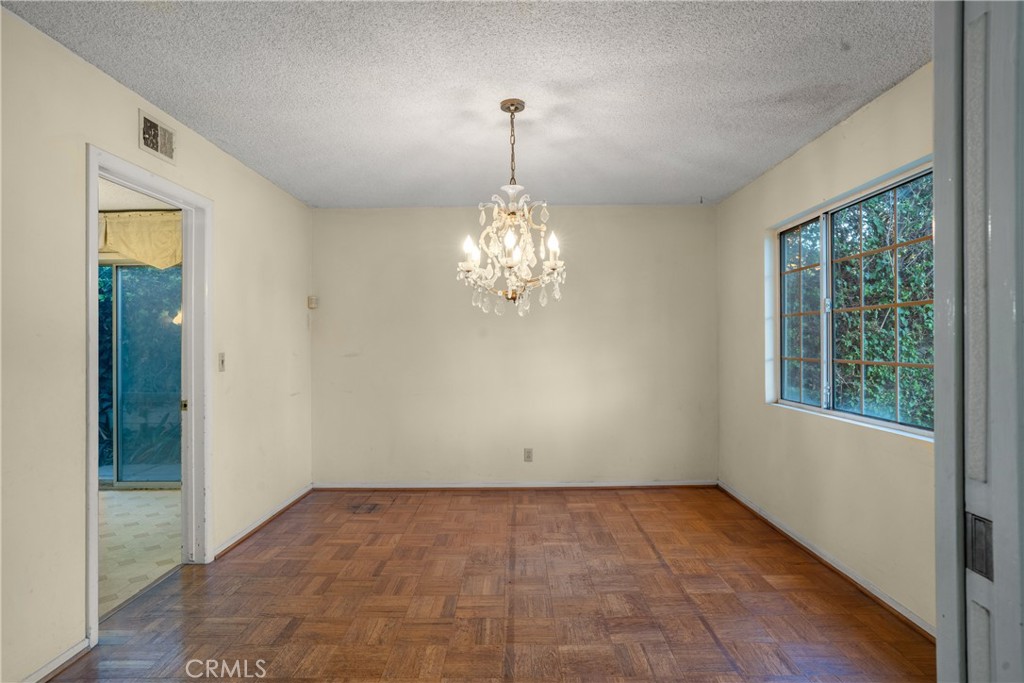 3141 E Palmyra Avenue