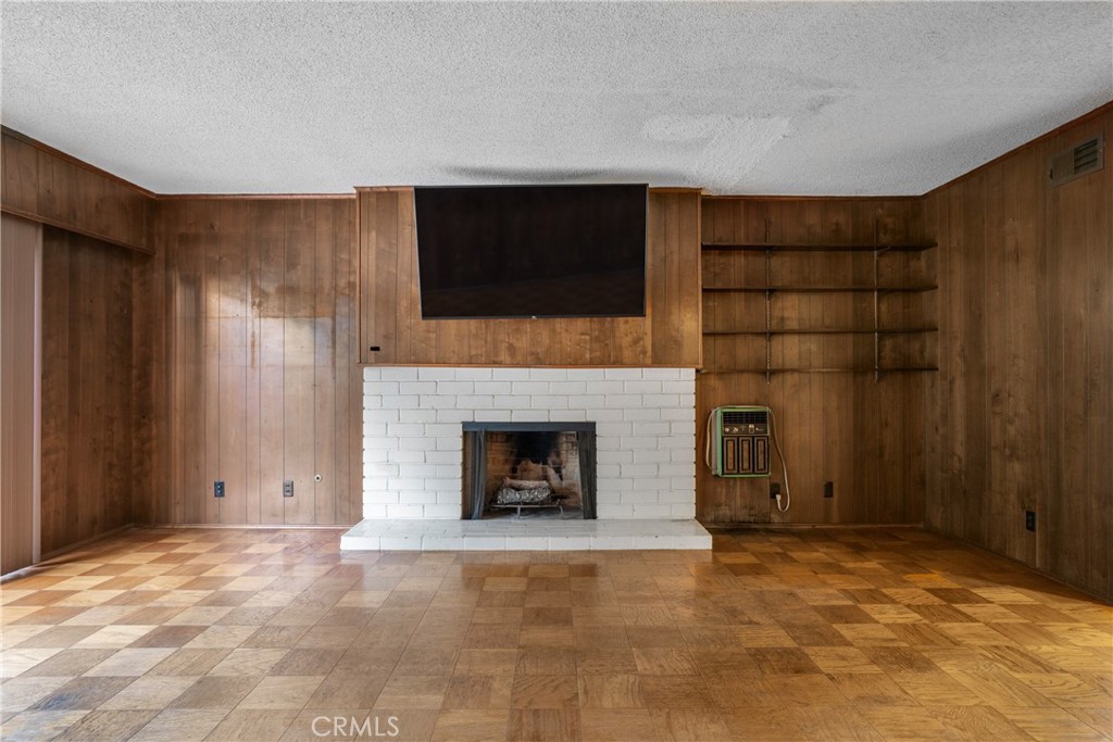 3141 E Palmyra Avenue