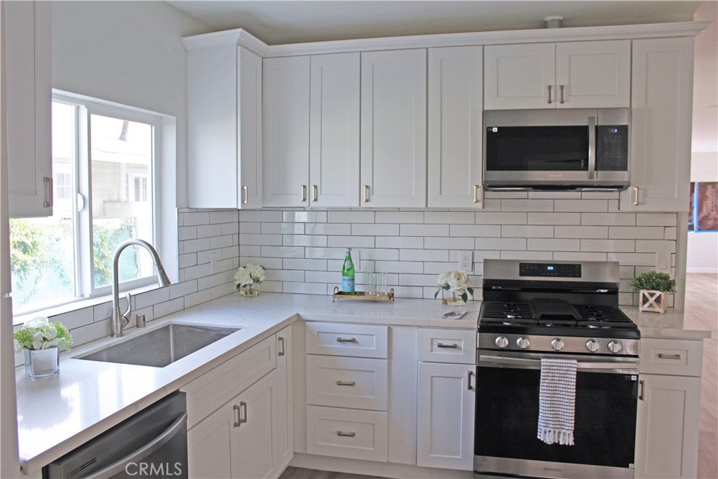 1647 W 53rd Street W