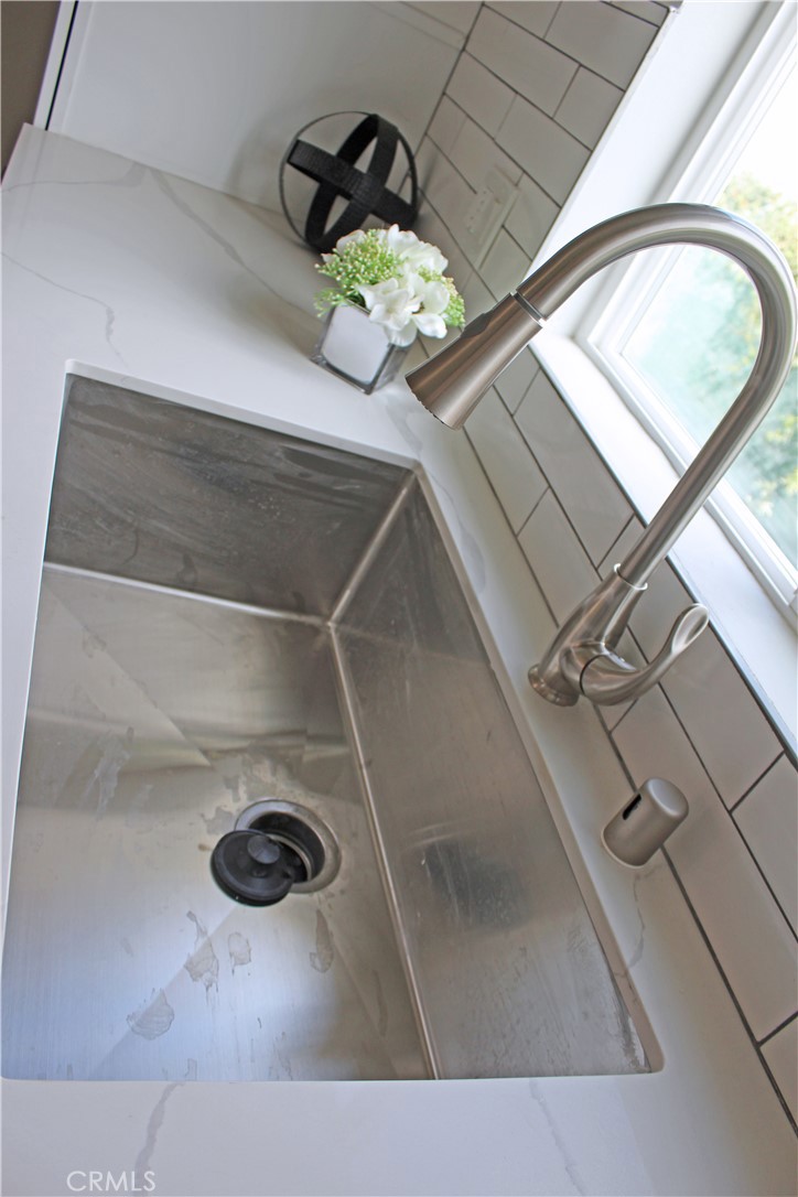 1647 W 53rd Street W