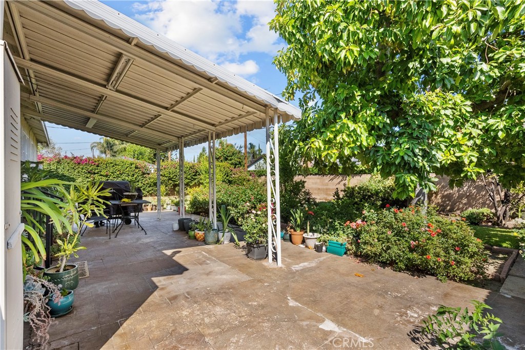 7526 Quartz Avenue