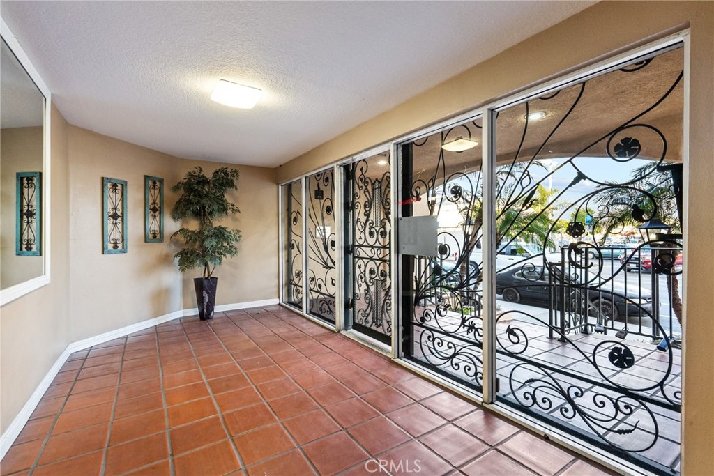 1207 Obispo Avenue 203