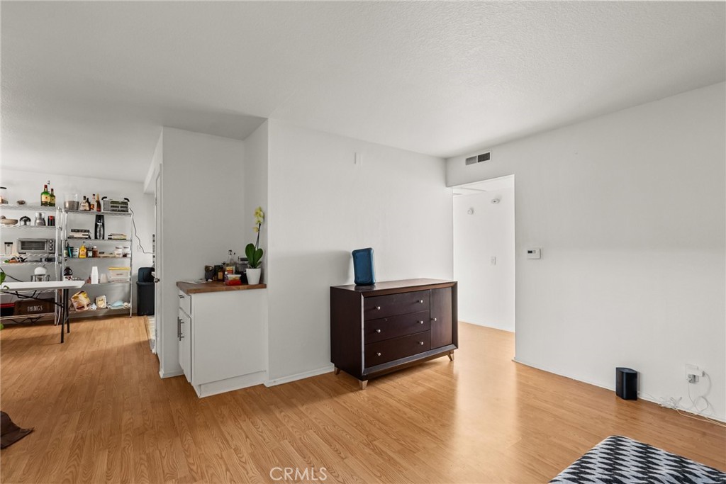 1207 Obispo Avenue 203