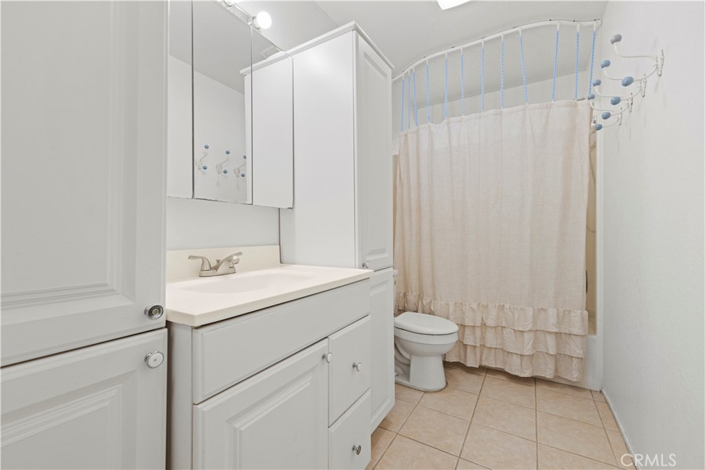 17104 Queensglen Avenue