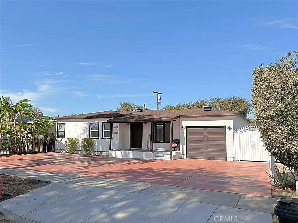 1105 E Walnut