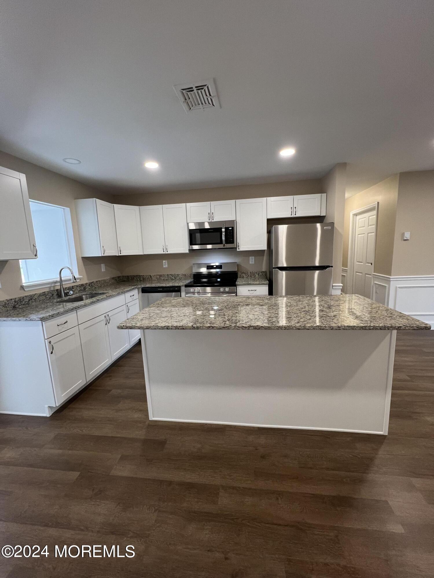 22B Buckingham Drive, B