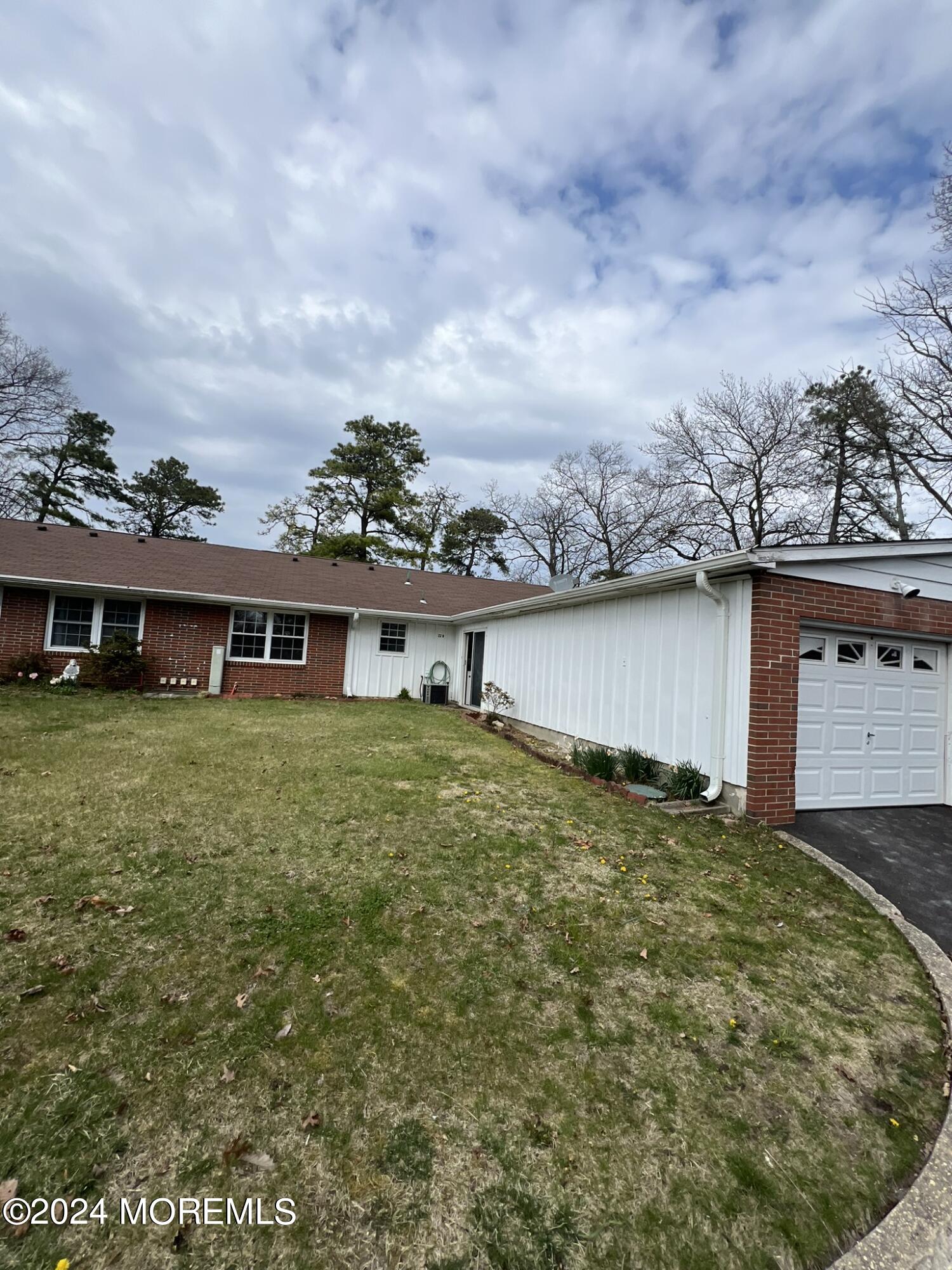 22B Buckingham Drive, B