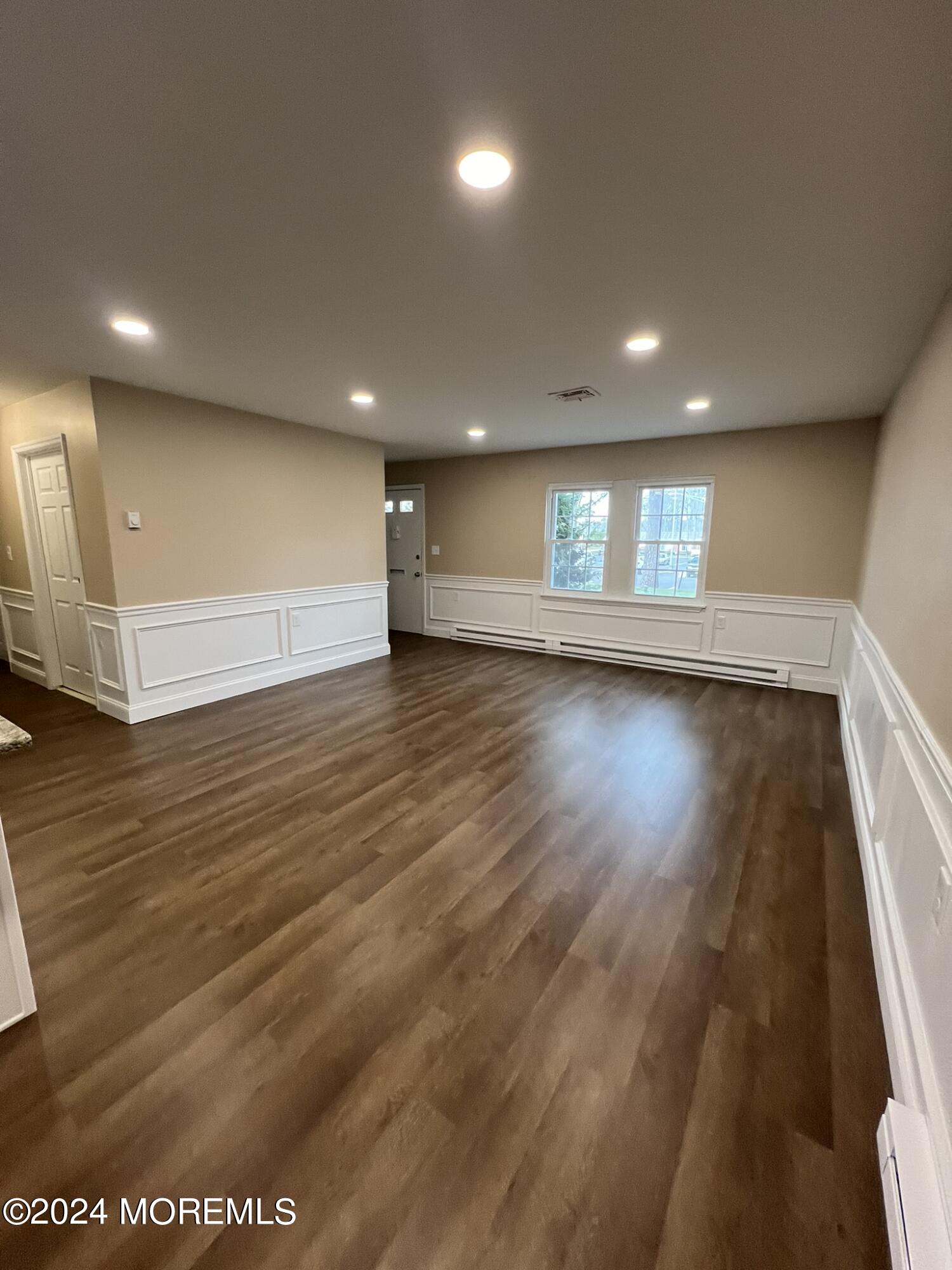 22B Buckingham Drive, B