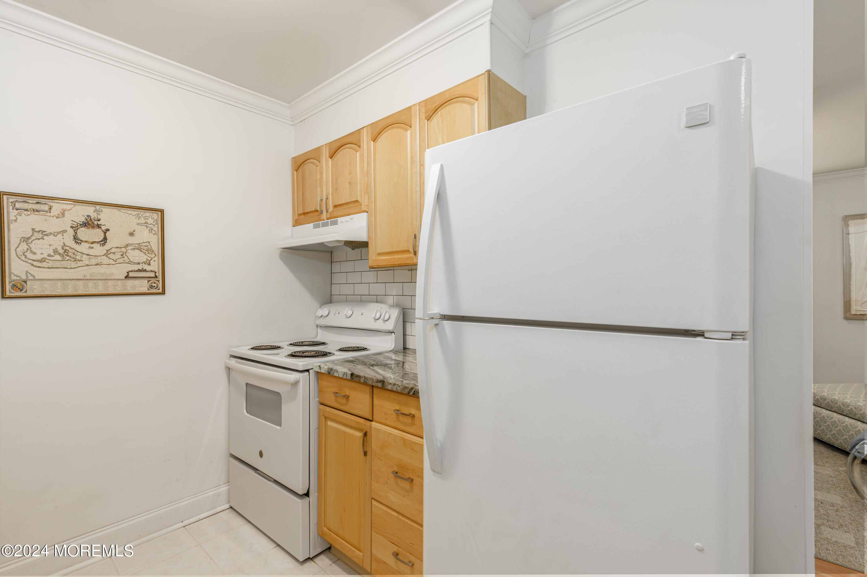 1033F Aberdeen Drive, 100