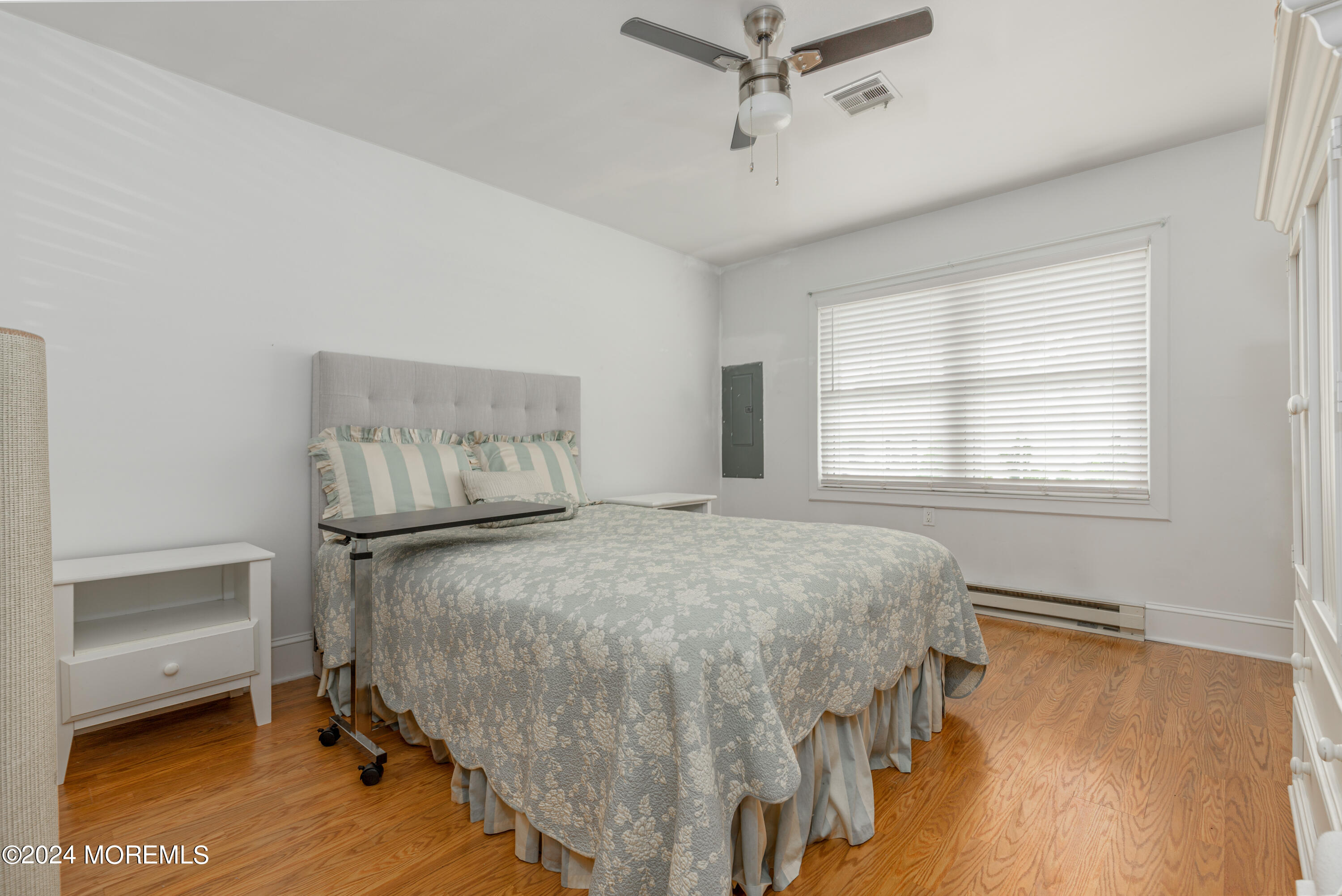 1033F Aberdeen Drive, 100