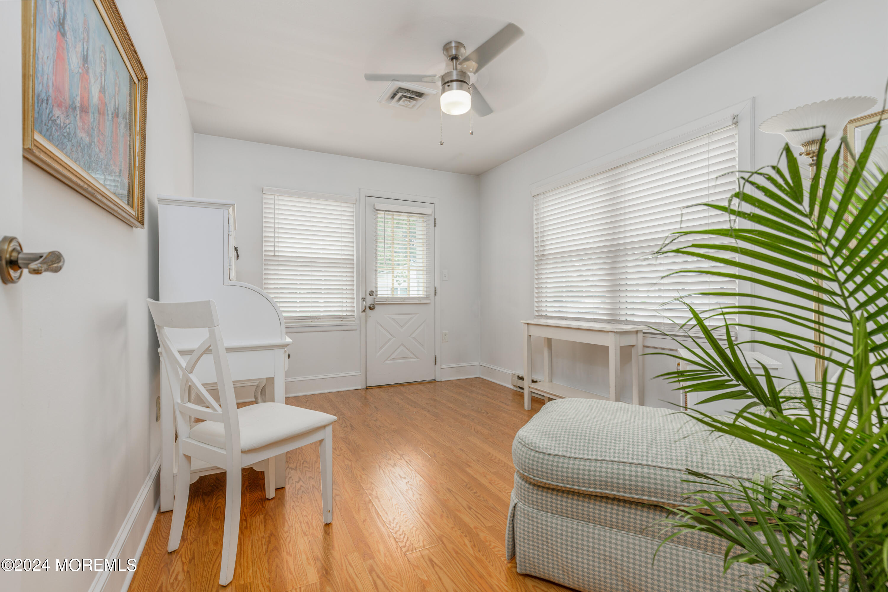 1033F Aberdeen Drive, 100