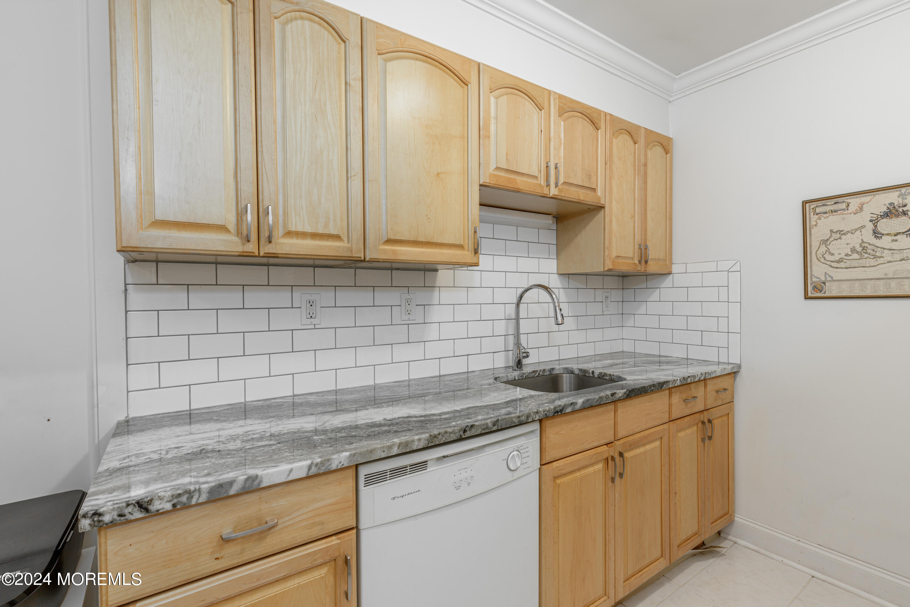 1033F Aberdeen Drive, 100