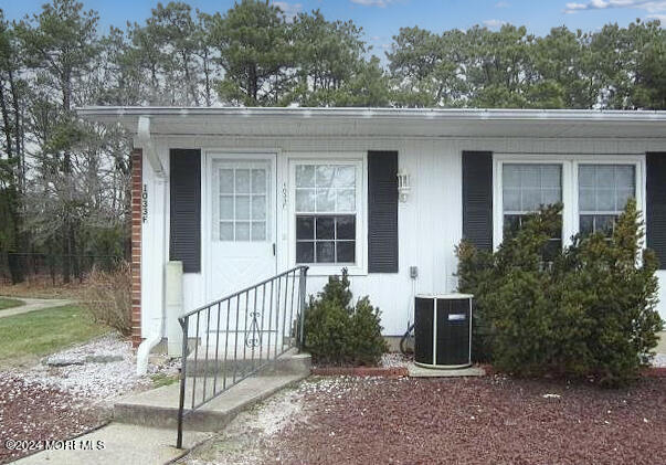 1033F Aberdeen Drive, 100