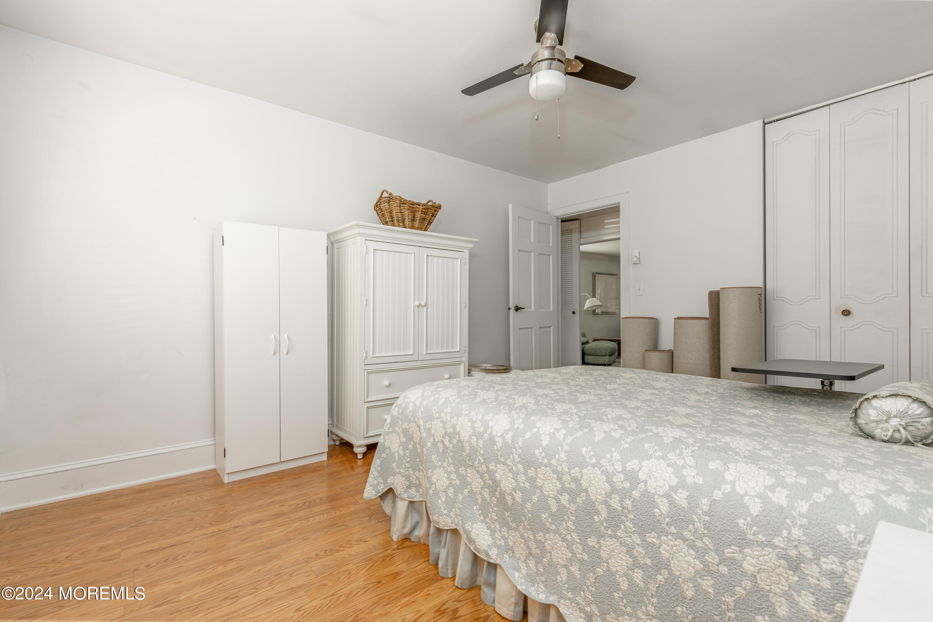 1033F Aberdeen Drive, 100