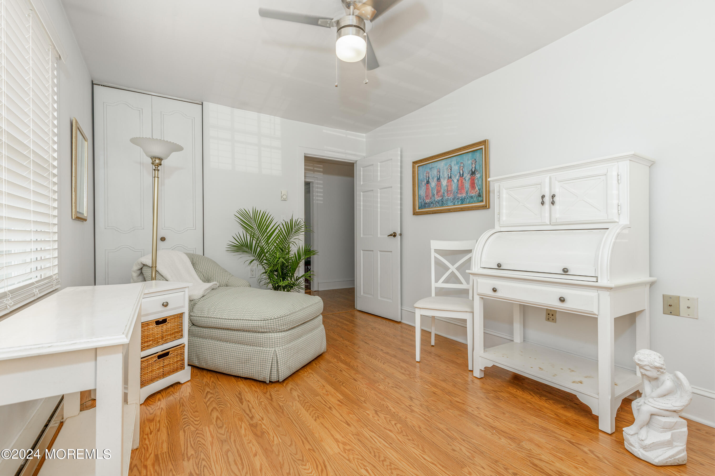 1033F Aberdeen Drive, 100